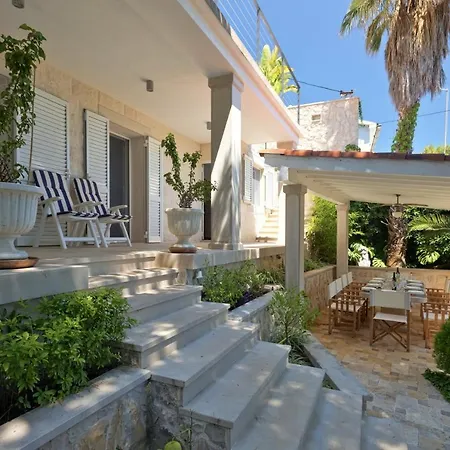Sano * Hvar Town