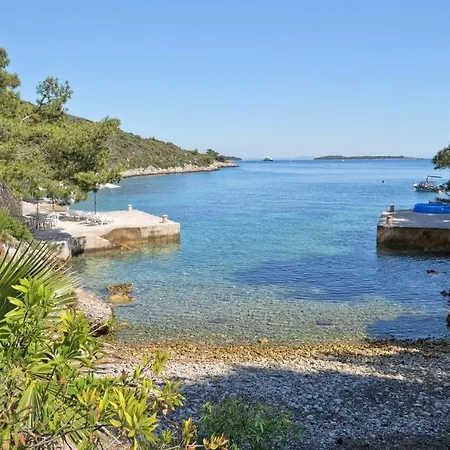 Sano * Hvar Town