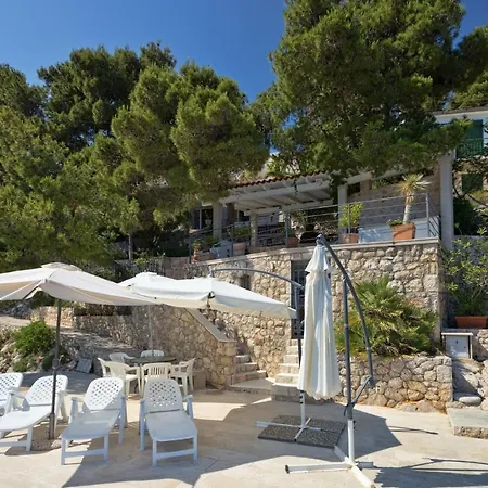 Sano Hvar Town