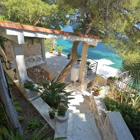 Sano Hvar Town